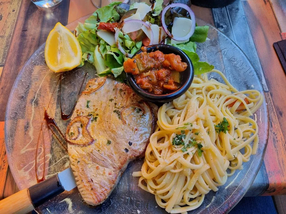 Pavé de Thon Aux Épices Italiennes Et Linguine À l'Ail